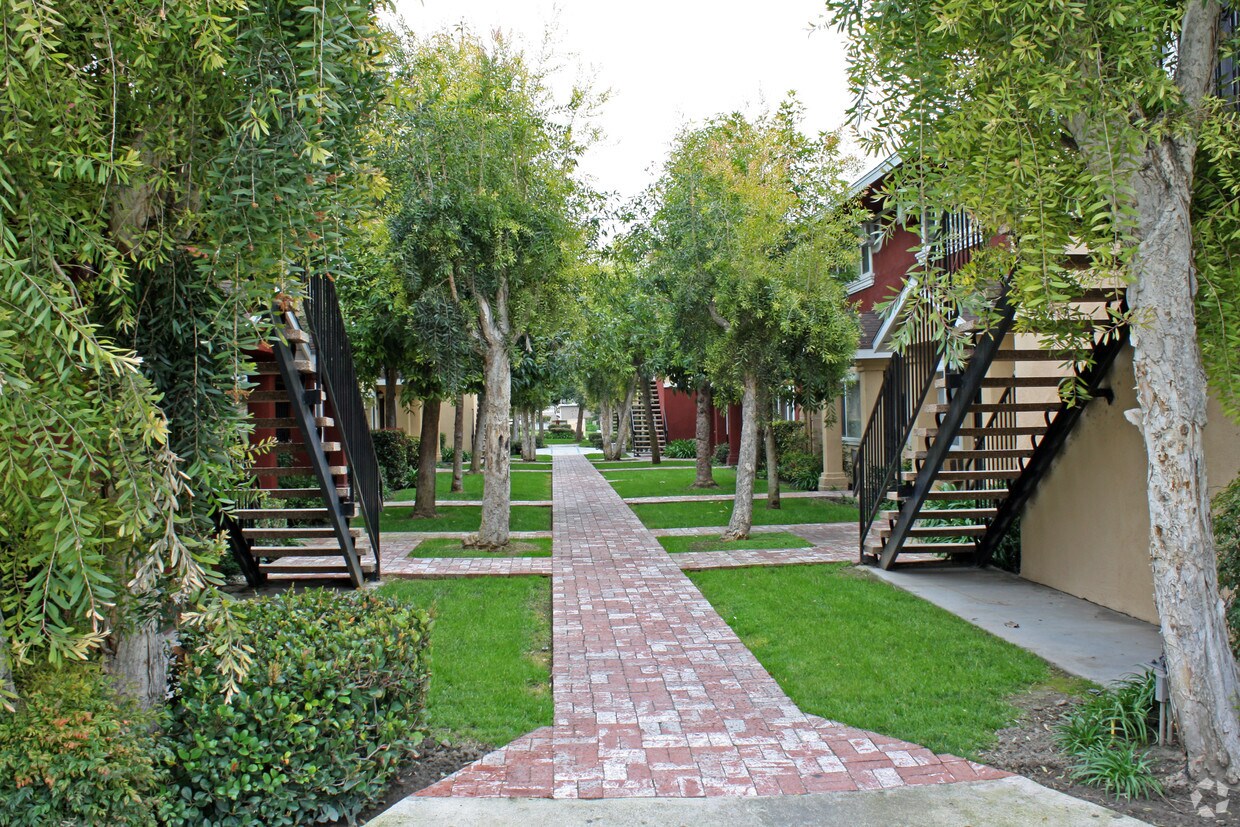 Primary Photo - Park Place Townhomes