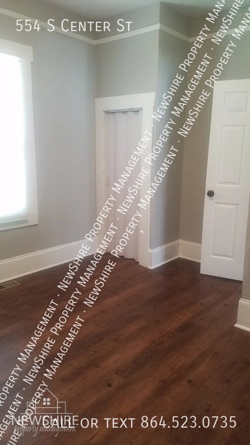 Building Photo - 554 S Center St