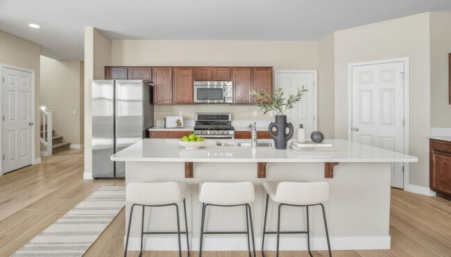 Building Photo - 4 bed/3 bath Single-Family Home in Highly ...