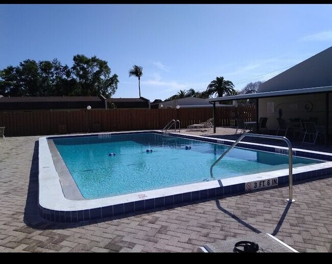 Foto del edificio - 6300 South Pointe Blvd