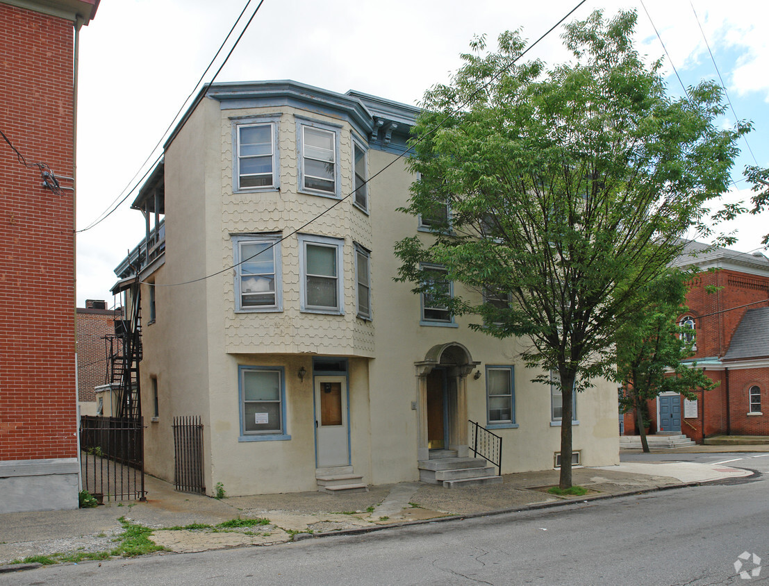 Primary Photo - 600 N West St