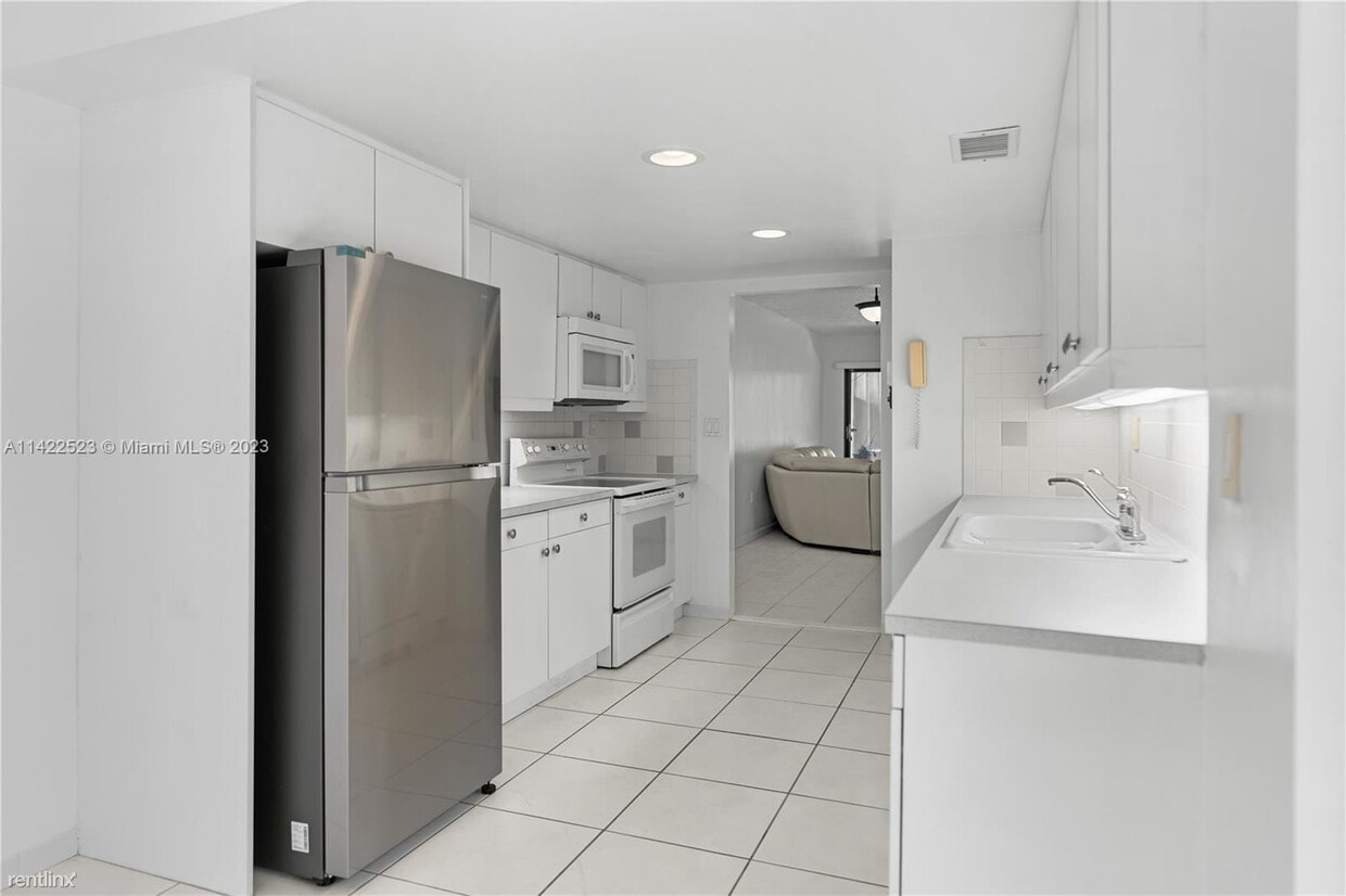 Foto principal - 3 br, 2 bath House - 19506 W Lake Dr # 19505
