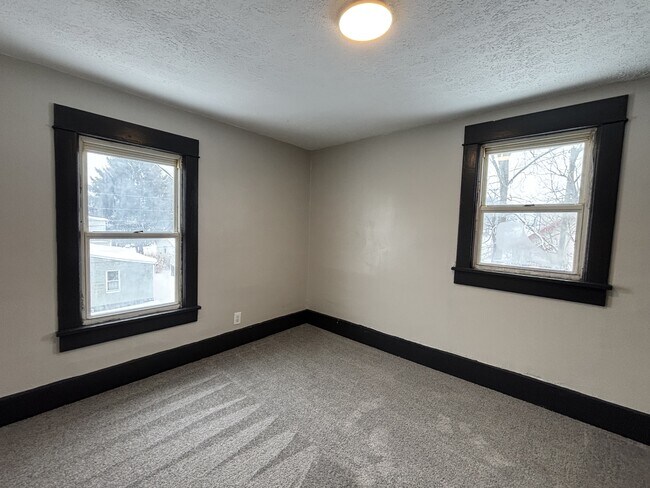 Building Photo - 1901 Maple Ave NE