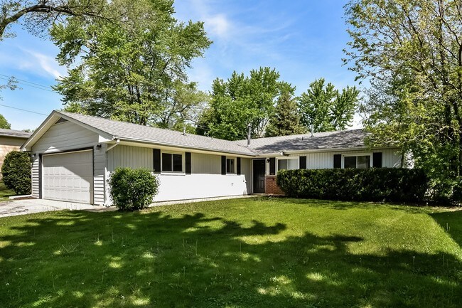 Foto del edificio - 1571 Birch Ave