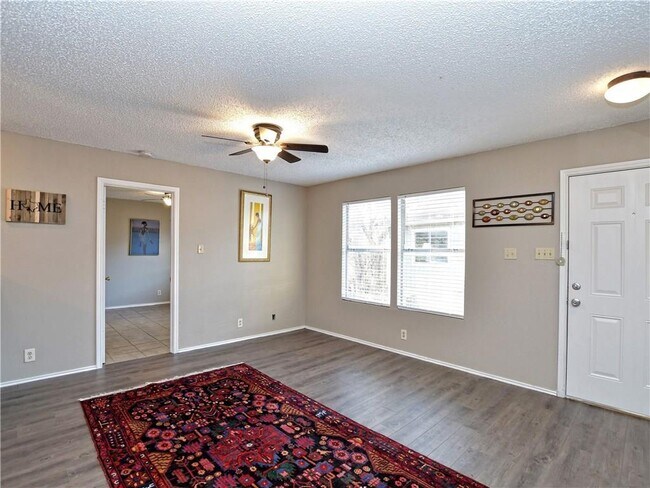 Foto del edificio - 5401 Spring Meadow Rd