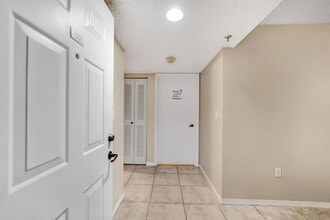 Building Photo - 9470 Tangerine Pl