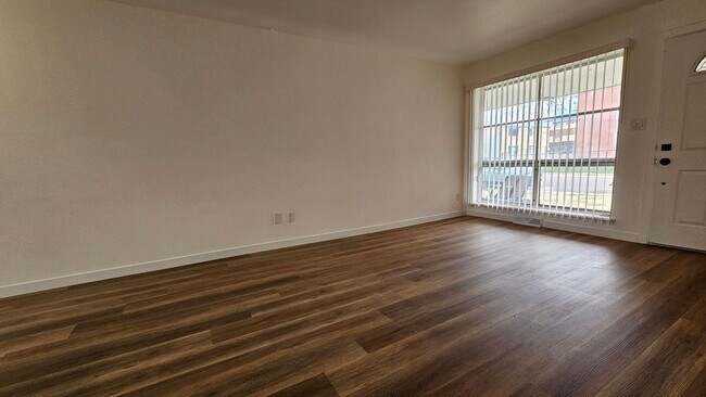 Foto del edificio - 10755.5 W 8th Ave