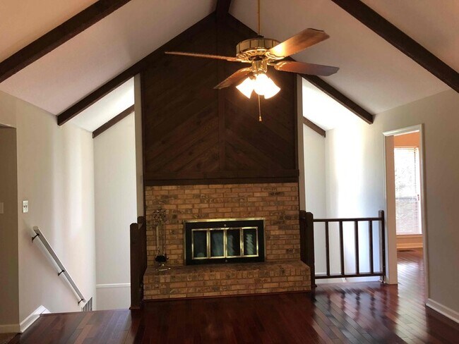 Building Photo - 708 Sage Cir