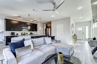 Building Photo - 4677 Bellfort Ave