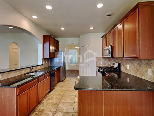 Building Photo - 2114 Wembley Way