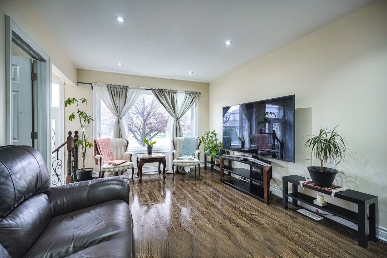 Primary Photo - 14 Moray Pl