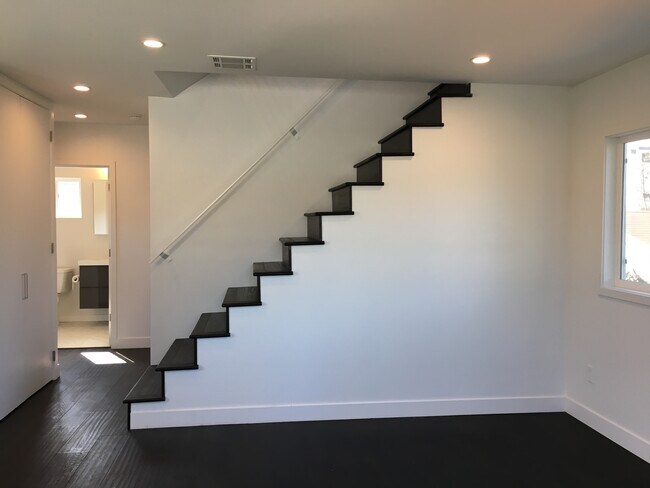 Foto del edificio - 835 1/2 Waterloo St