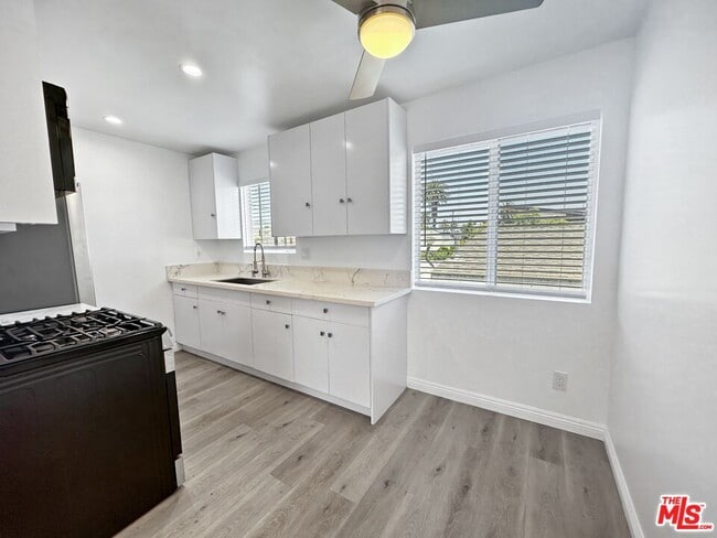 Foto del edificio - 2841 S Sycamore Ave