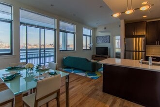 Building Photo - 136 Oakland Ave