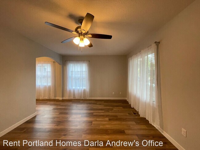 Building Photo - 4 br, 1 bath House - 8502 N. Seward Ave.
