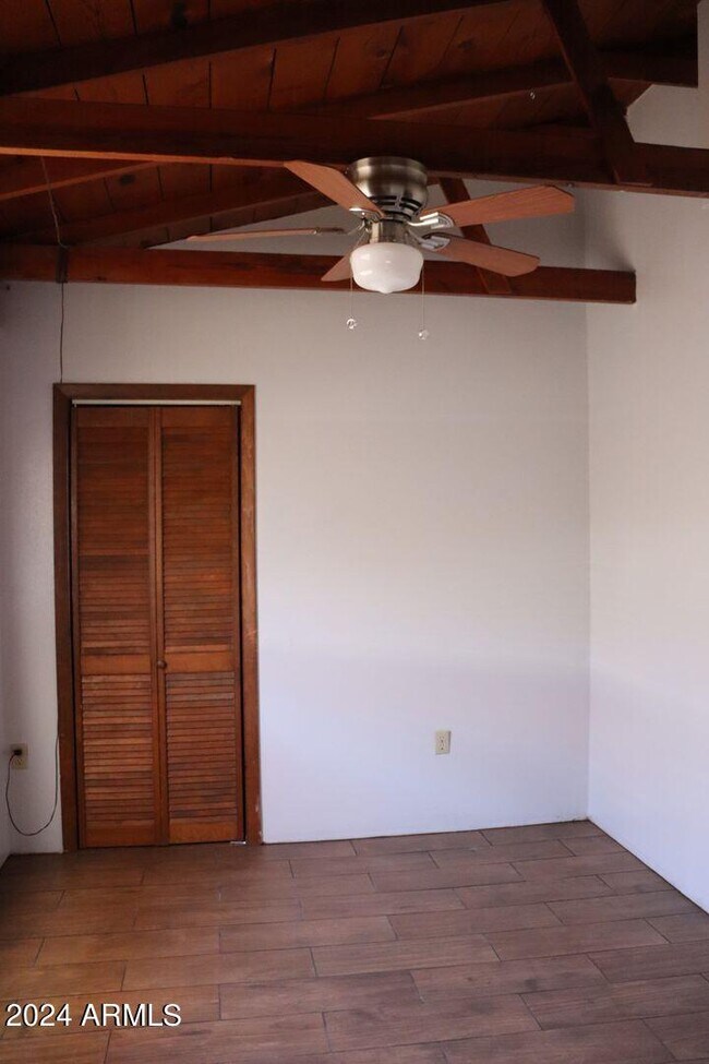 Foto del edificio - 918 E Allen St