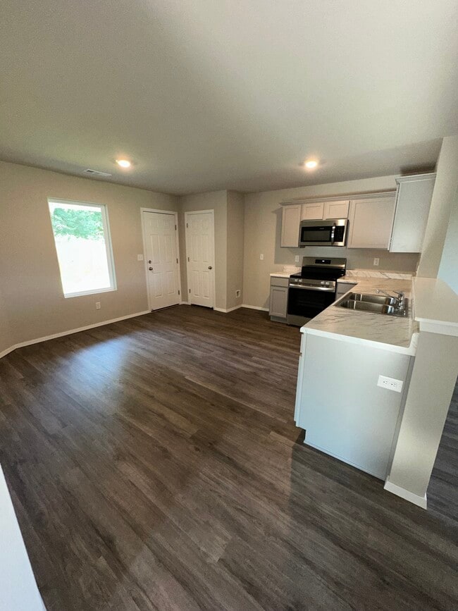 Building Photo - 1811 E Annette Dr