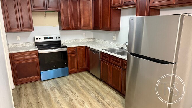 Foto del edificio - RATE DROP ALERT (was $2300/month)!