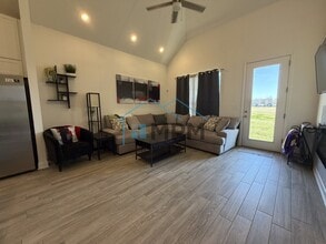 Building Photo - 492 Cliff Bullock Dr