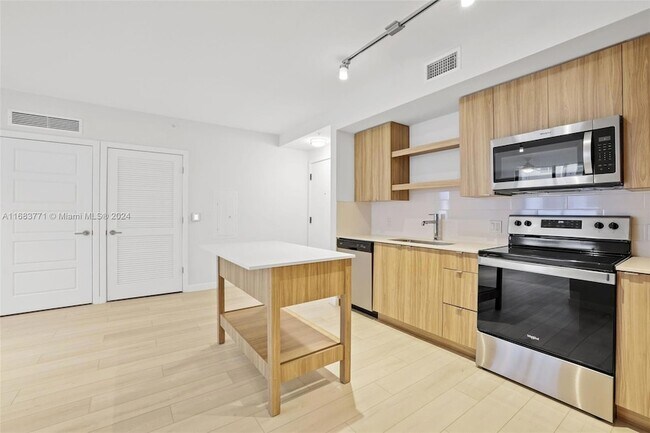 Foto del edificio - 555 NE 8th St
