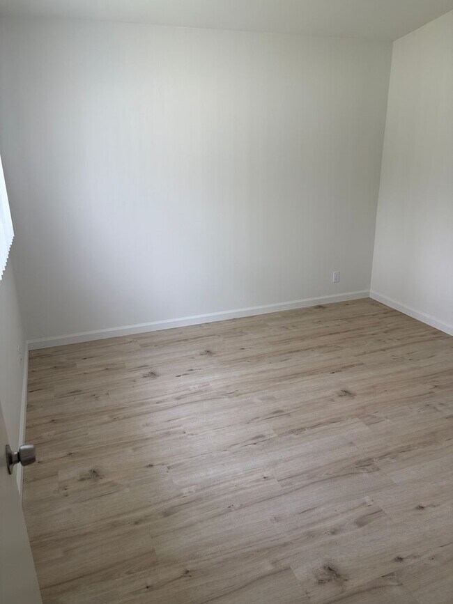 Building Photo - Capitola, 1bd. 1ba. single level apartment in great location near Capitola Village.