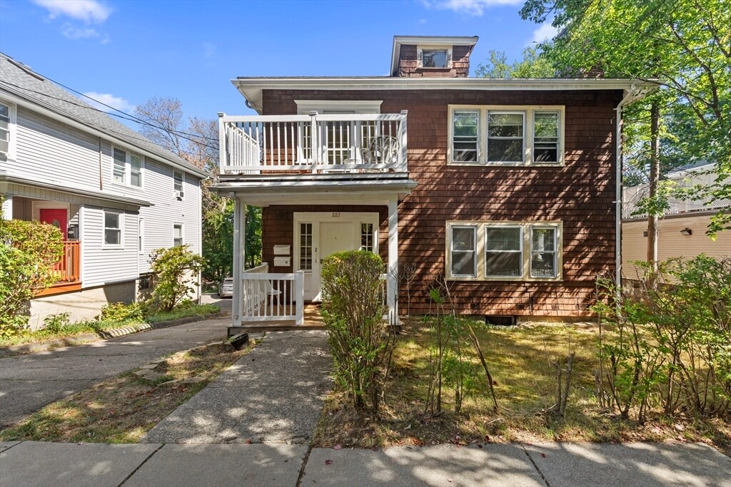 Foto principal - 227 Winchester St