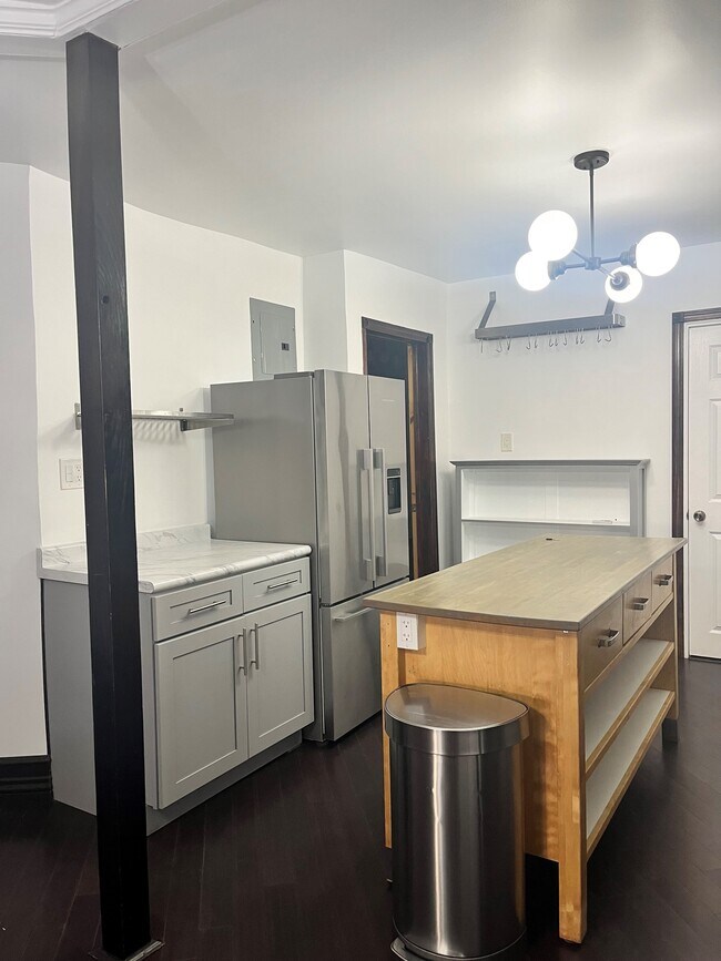 kitchen - 12 Parkside Ct