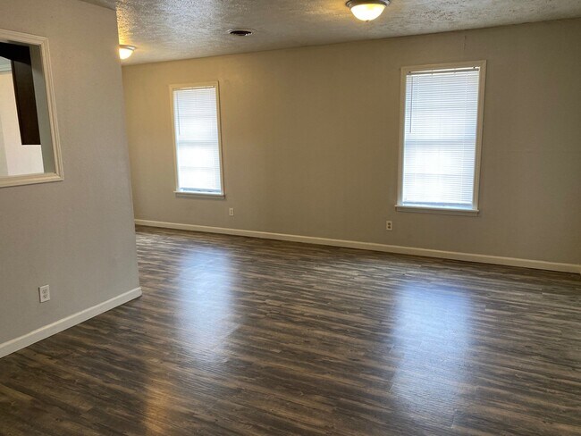 Building Photo - 282 Tinker Hill Cv