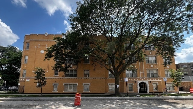 Foto del edificio - 2707 W Glenlake Ave