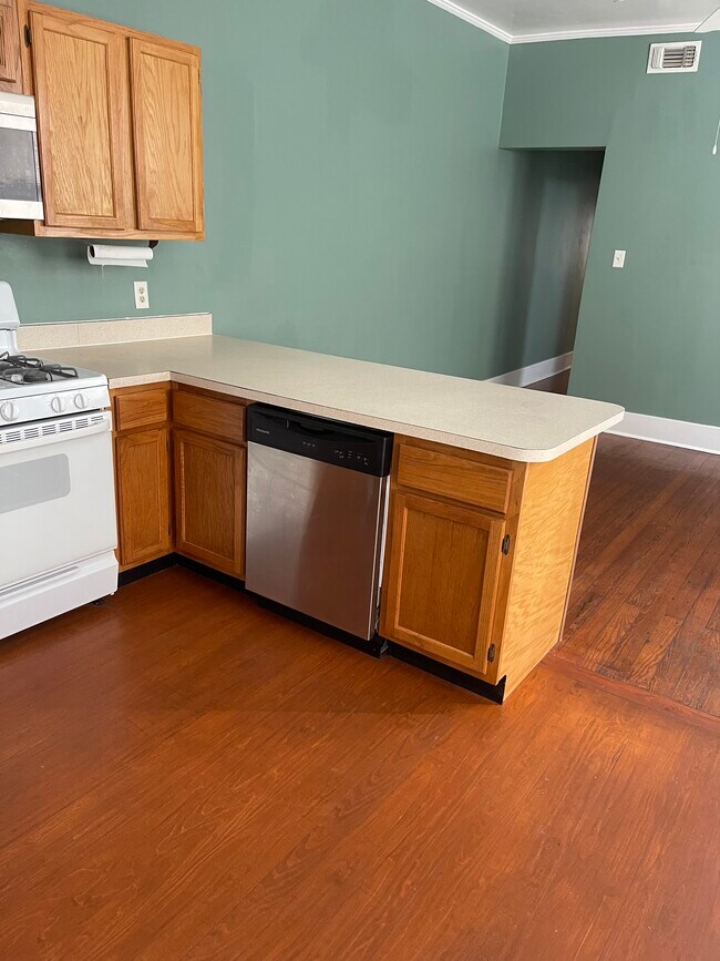 Kitchen - 2533 Annunciation St