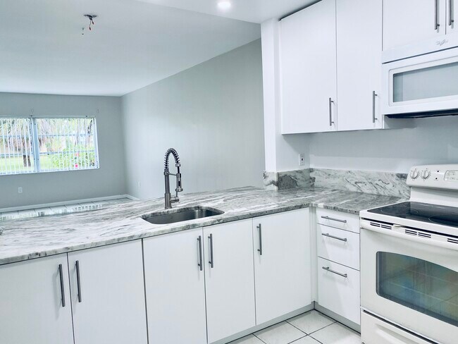 Foto del edificio - 2790 NE 201st Ter