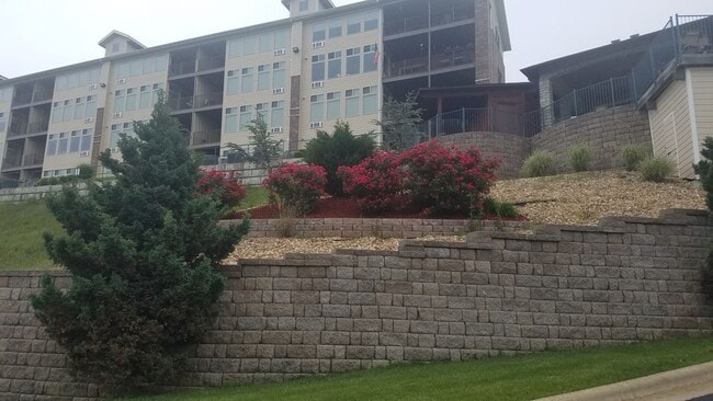 Building Photo - Lake Condo