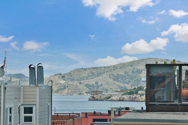 View - 714 Bay St
