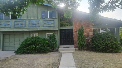 Building Photo - 2601 Meadowlark Ave