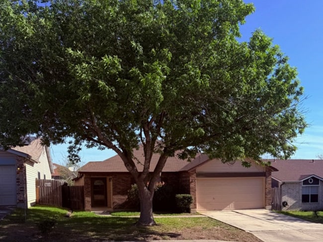 Building Photo - Move-In Special. ½ off the first full month's rent with a 12-month lease.