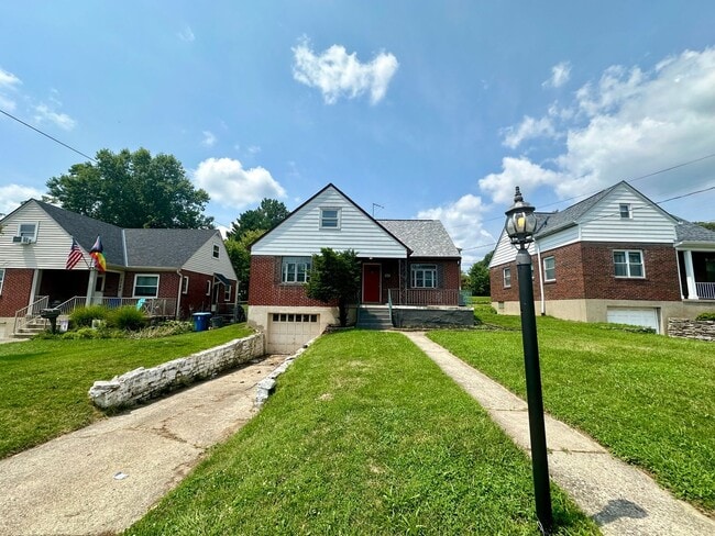 Building Photo - CHEVIOT: Charming 3+ bed 1.5 bath 1 car