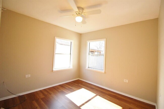 Building Photo - 623 Jonelle Ave