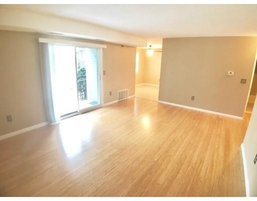 Foto del edificio - 124 Tennis Plaza Rd