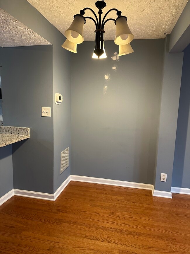 Foto del edificio - 8018 Grandview Ct