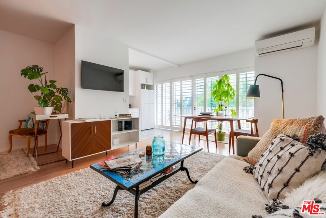 Foto principal - 999 N Doheny Dr