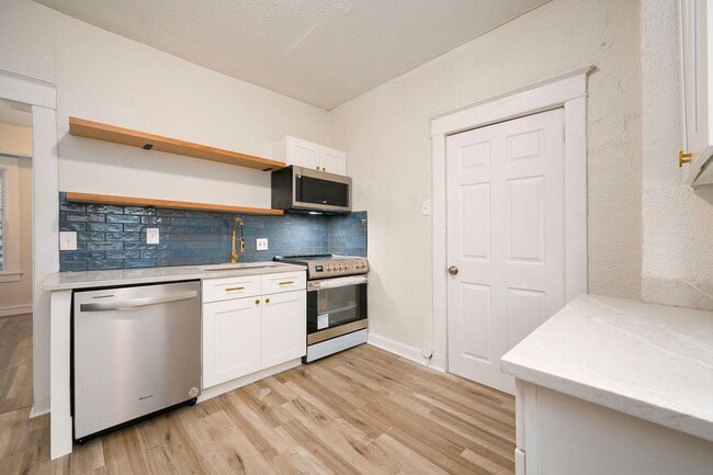 Foto del edificio - 5 Bedroom Home Near Central Park and Centr...