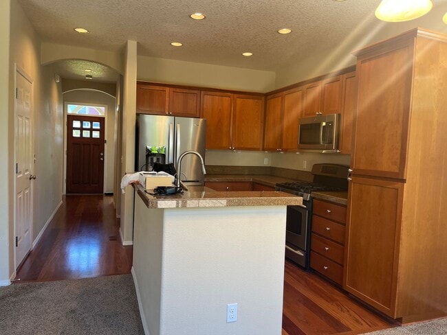 Foto del edificio - Beautiful 4BD + Den | 2.5BA | Single Family Home | Orenco Gardens Neighborhood