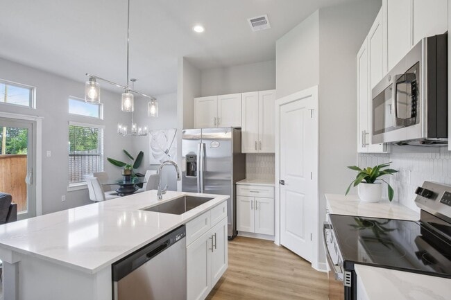 Building Photo - Retreat Model Home