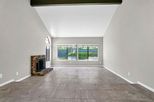 Foto del edificio - Beautiful single level home in Rancho Pena...