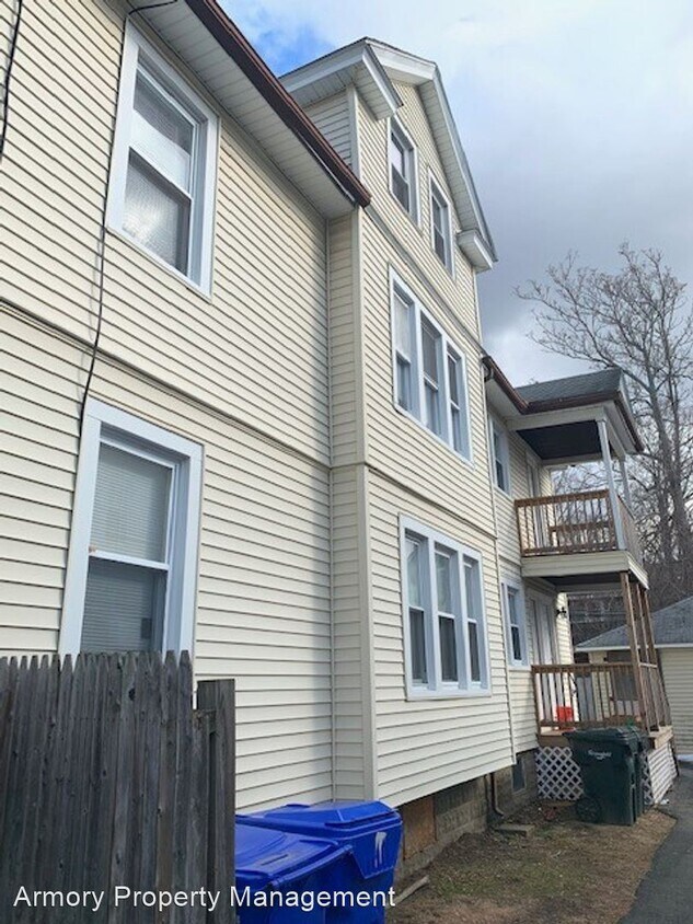 2729 Standish St, Springfield, MA 01108 Room for Rent in Springfield