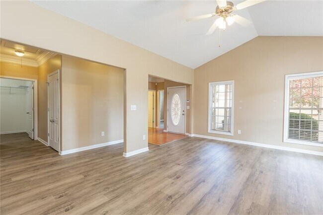 Foto del edificio - 300 McKendree Ct