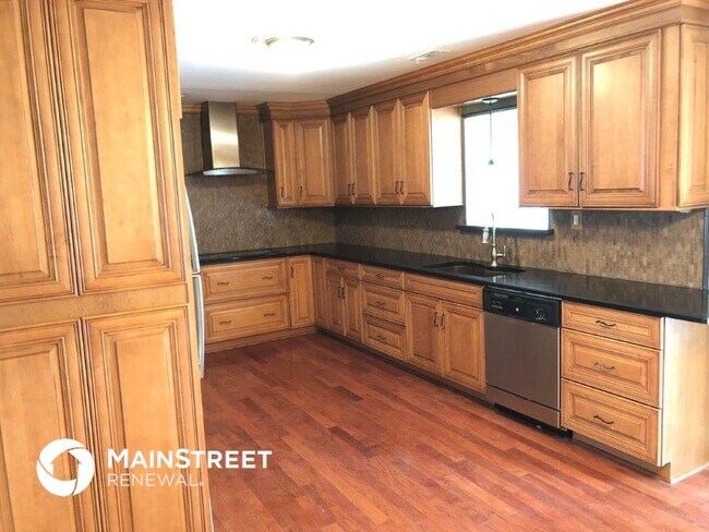 Building Photo - 231 Sky Harbor Dr