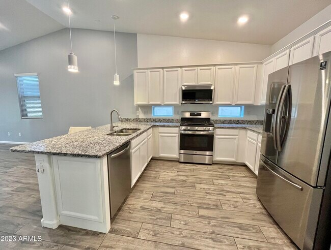Foto del edificio - 12445 W Midway Ave