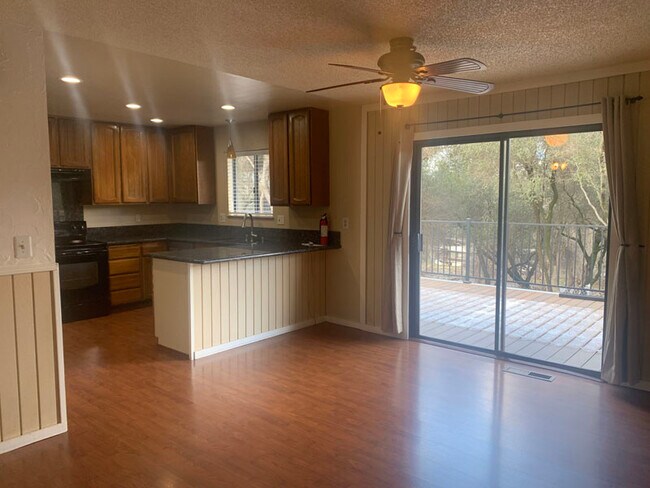 Building Photo - 1875 Pear Blossom Ln