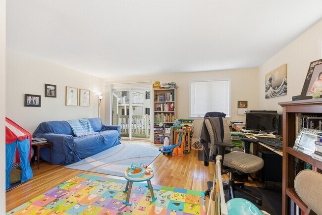 Building Photo - 5 Meadowbrook Rd